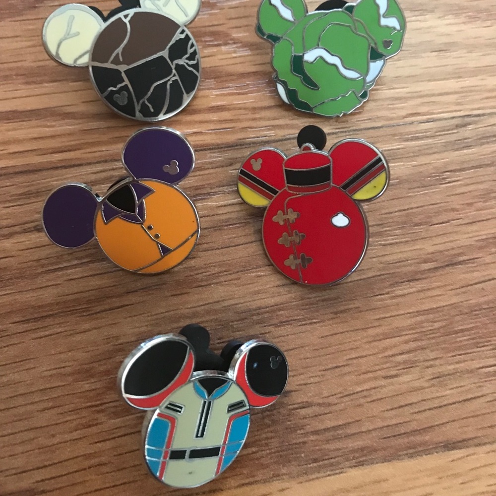 Disney pins